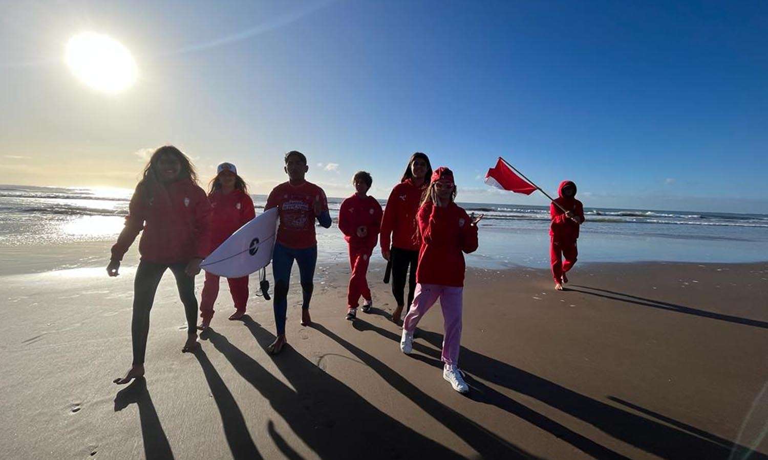 GRAN DEBUT DE LA SELECCIÓN JUVENIL DE TABLA EN EL PRIMER DÍA DE COMPETENCIA EN MAR DEL PLATA. FENTA Perú